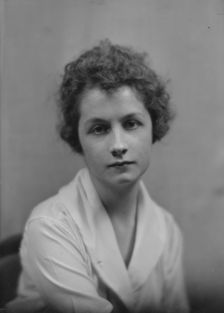 Williams, Miss, portrait photograph, 1917 Apr. 14. Creator: Arnold Genthe