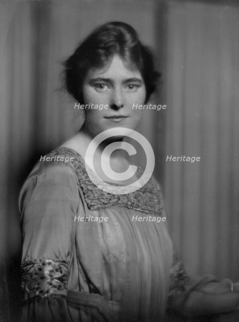 Wilson, Grace, Miss, portrait photograph, 1917. Creator: Arnold Genthe.