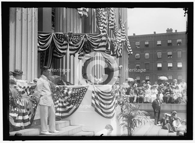 Wilson, Woodrow, speaking, between 1910 and 1917. Creator: Harris & Ewing.