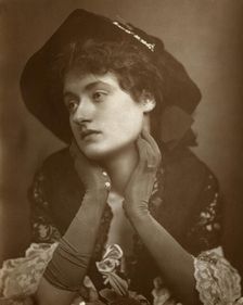 Winifred Emery, British actress, 1883
