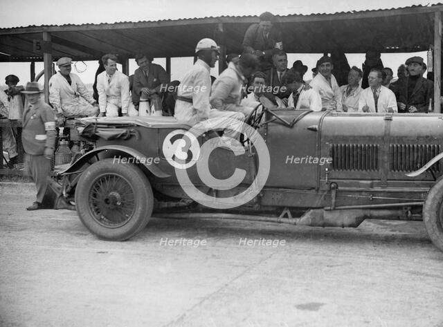 Winning Bentley of Jack Dunfee and Woolf Barnato, BARC 6-Hour Race, Brooklands, Surrey, 1929, Artist: Bill Brunell.