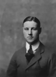 Winter, Mr., the younger, portrait photograph, 1917 May 3. Creator: Arnold Genthe