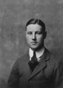 Winter, Mr., the younger, portrait photograph, 1917 May 3. Creator: Arnold Genthe