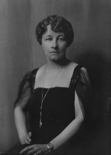 Winter, Wallace, Mrs., portrait photograph, 1917 May 3. Creator: Arnold Genthe