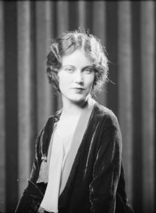Wray, Fay, Miss, portrait photograph, 1927 Aug. Creator: Arnold Genthe
