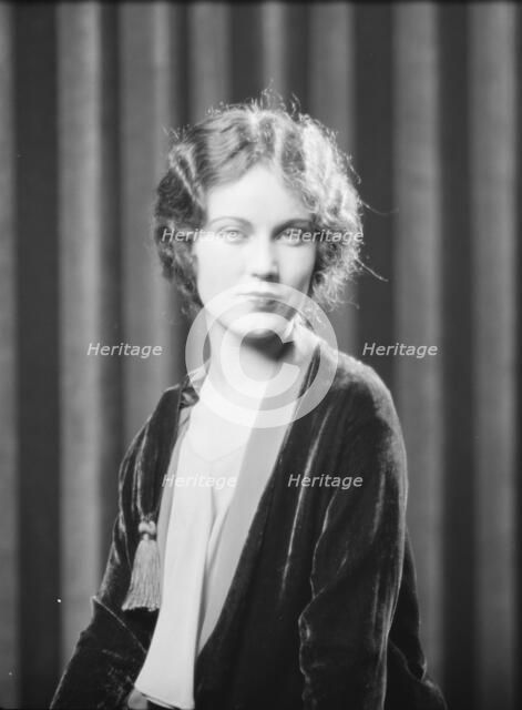 Wray, Fay, Miss, portrait photograph, 1927 Aug. Creator: Arnold Genthe.