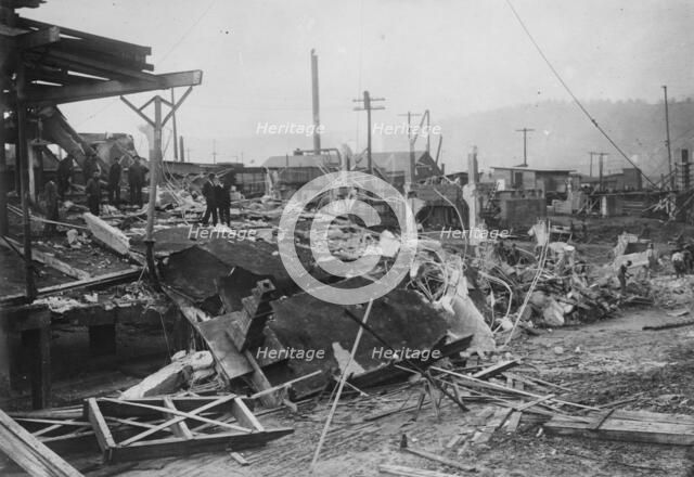 Wrecking Palace of the Fans ballpark, Cincinnati (baseball), 1911. Creator: Bain News Service.
