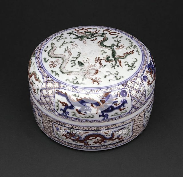 Wucai 'Dragon' Box and Cover, Ming dynasty (1368-1644), Wanli reign (1563-1620). Creator: Unknown.