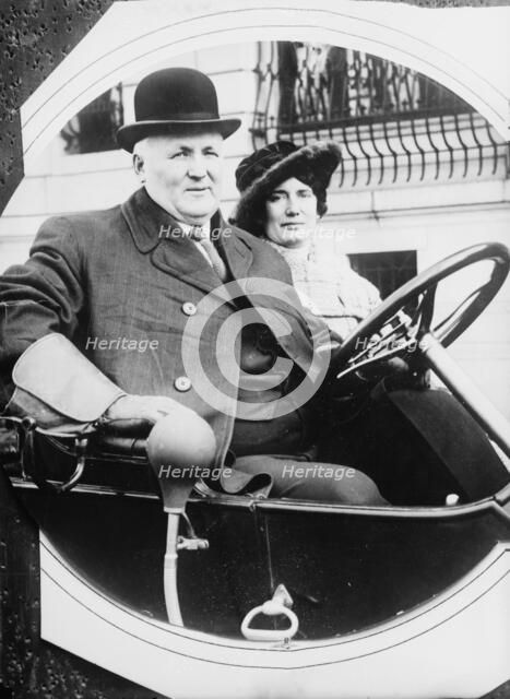 W.W. McCredie & wife, between c1910 and c1915. Creator: Bain News Service.
