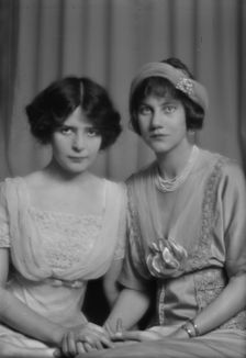 Wyatt, Florence, and Constance Woodward, portrait photograph, 1912 May 24. Creator: Arnold Genthe