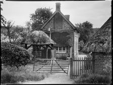 Wycombe, Buckinghamshire, 1918. Creator: Katherine Jean Macfee