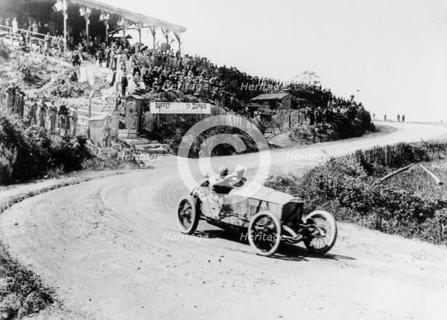 T Pilette in a Mercedes 4.5 litre at the French Grand Prix, Lyons, 1914. Artist: Unknown