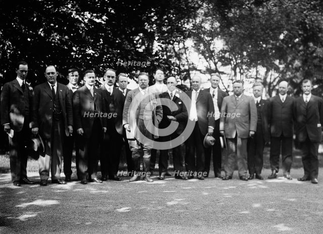T.R. [Theodore Roosevelt] and Ill. Delegation, 6/1/12, 1912. Creator: Bain News Service.