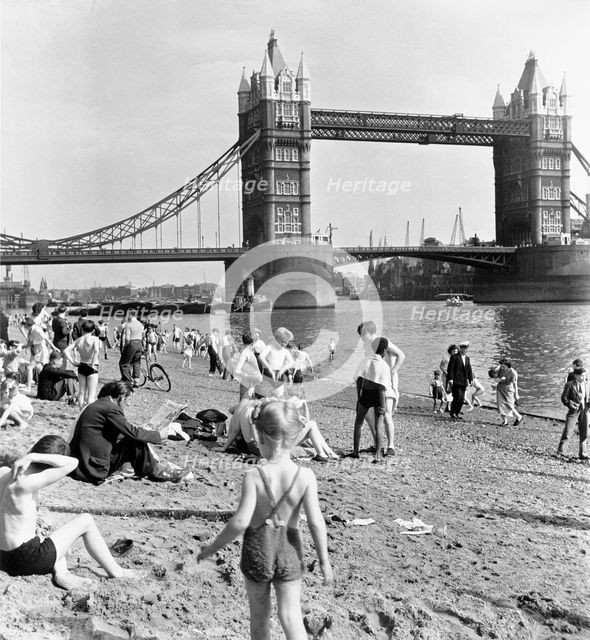 Tower Beach, London, 1952. Creator: Henry Grant.
