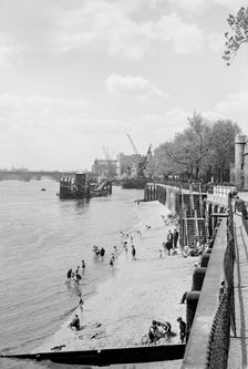 Tower Beach, Stepney, London, c1945-c1955. Artist: SW Rawlings