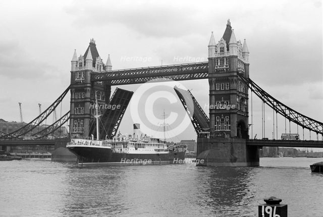 Tower Bridge, London, c1945-c1965. Artist: SW Rawlings