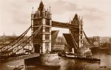 Tower Bridge, London c1910