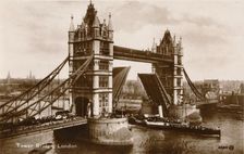 Tower Bridge, London c1910