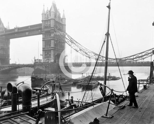 Tower Bridge, Stepney, Tower Hamlets, London. Creator: George Davison Reid.