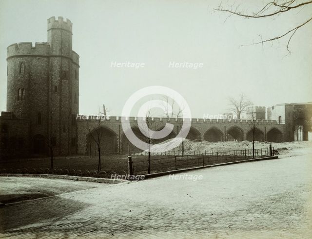 Tower of London, 1890. Artist: Henry Bedford Lemere.