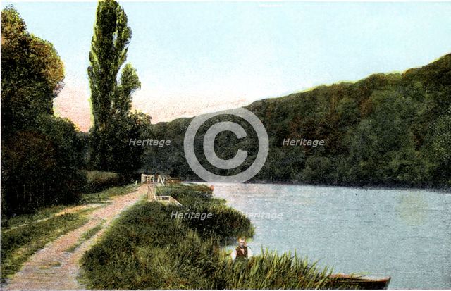 Towing path alongside the Thames, Maidenhead, Berkshire, 20th Century. Artist: Unknown