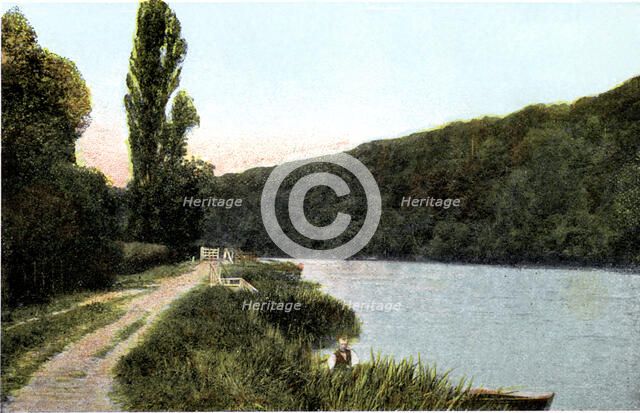 Towing path alongside the Thames, Maidenhead, Berkshire, 20th Century. Artist: Unknown