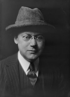 Towne, Charles Hanson, Mr., portrait photograph, not before 1916. Creator: Arnold Genthe