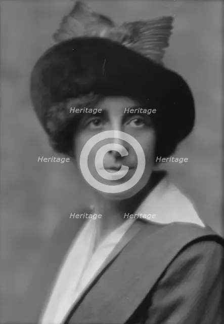 Todd, Helen, portrait photograph, 1913. Creator: Arnold Genthe.