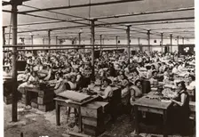 Toffee packing at the Mackintosh factory, Halifax, West Yorkshire, 1912