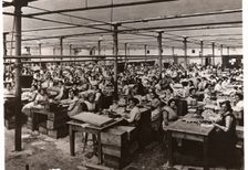 Toffee packing at the Mackintosh factory, Halifax, West Yorkshire, 1912
