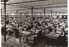 Toffee packing at the Mackintosh factory, Halifax, West Yorkshire, 1912