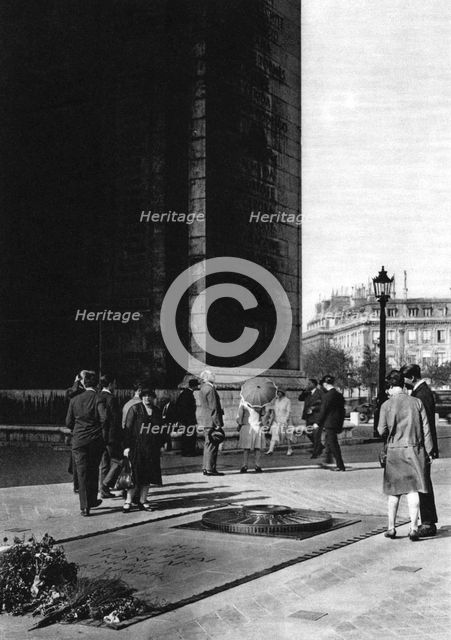 Tomb of the Unknown Soldier, Paris, 1931.Artist: Ernest Flammarion