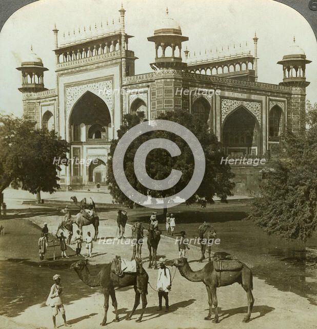 Tomb of Akbar, Sikandarah, Uttar Pradesh, India, c1900s(?).Artist: Underwood & Underwood