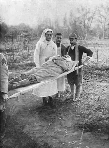 Tombe dans la bataille pour Douaumont; le corps du generalde brigade Ancelm rapporte a l'ambulance Creator: Unknown