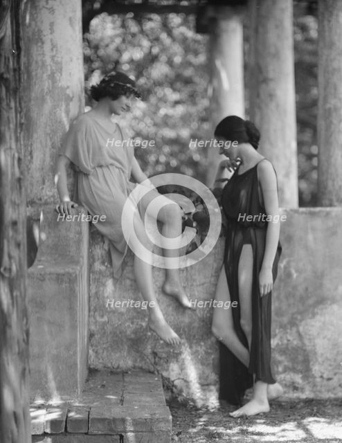 Tonetti, Misses, at Sneding's Landing, 1921 June 7. Creator: Arnold Genthe.