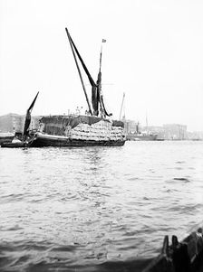 Topsail barge on the Thames with its top mast lowered, London, c1905