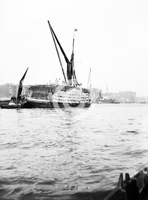 Topsail barge on the Thames with its top mast lowered, London, c1905. Artist: Unknown