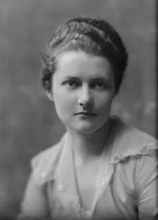 Taylor, J., Miss, portrait photograph, 1916 May 10. Creator: Arnold Genthe