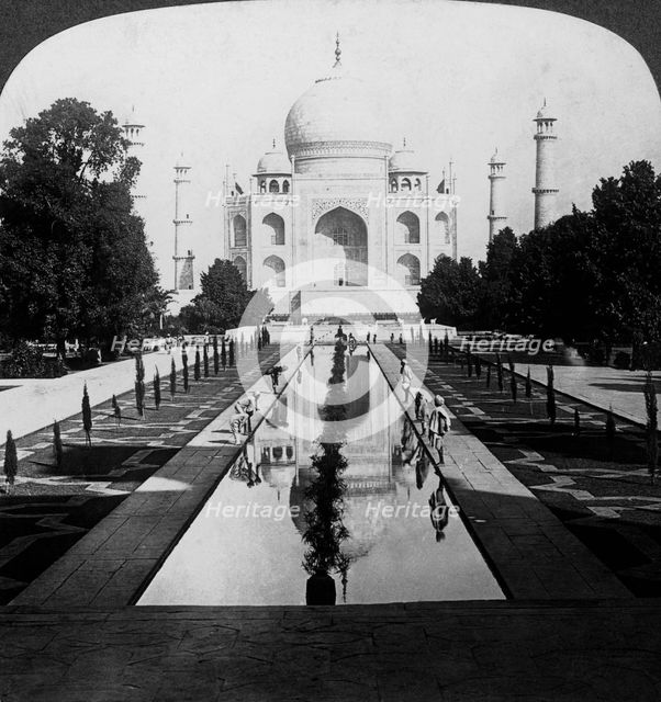 Taj Mahal, Agra, Uttar Pradesh, India.Artist: Underwood & Underwood