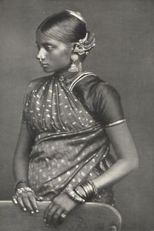 Tamulin mit Schmuck 1926