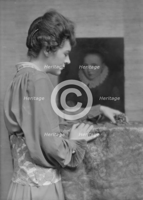 Tanner, Rhoda, Miss (Mrs. Doubleday), portrait photograph, 1915 Mar. 17. Creator: Arnold Genthe.