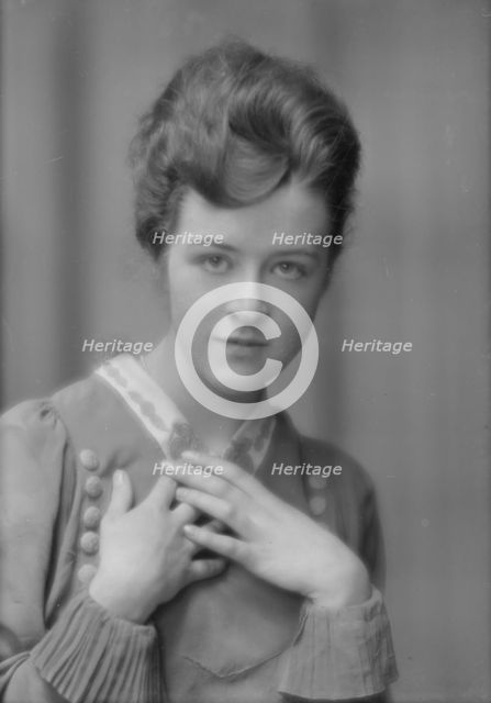 Tanner, Rhoda, Miss (Mrs. Doubleday), portrait photograph, 1915 Mar. 17. Creator: Arnold Genthe.