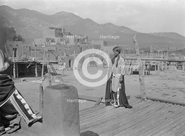 [Taos Pueblo, New Mexico], between 1899 and 1928. Creator: Arnold Genthe.