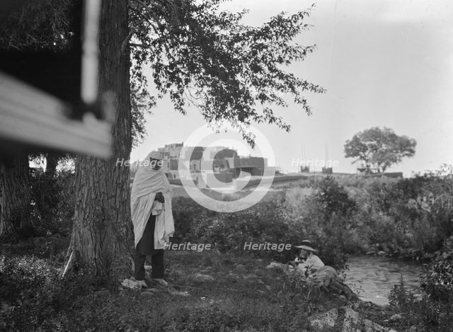 [Taos Pueblo, New Mexico], between 1899 and 1928. Creator: Arnold Genthe.