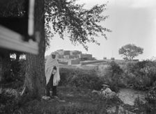 [Taos Pueblo, New Mexico], between 1899 and 1928. Creator: Arnold Genthe