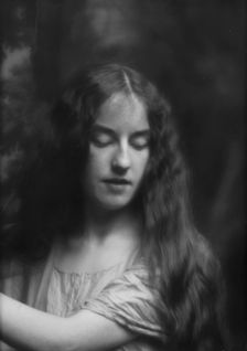 Tarvan, Miss, portrait photograph, 1912 Nov. 22. Creator: Arnold Genthe