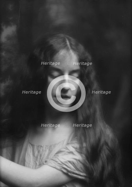 Tarvan, Miss, portrait photograph, 1912 Nov. 22. Creator: Arnold Genthe.