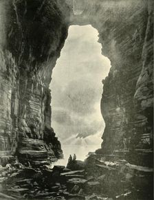 Tasman's Arch, Eagle Hawk Neck 1901. Creator: Unknown
