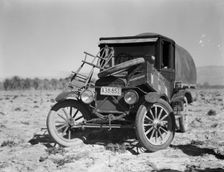 Texan refugees car, Coachella Valley, California, 1937. Creator: Dorothea Lange