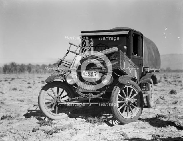 Texan refugees' car, Coachella Valley, California, 1937. Creator: Dorothea Lange.